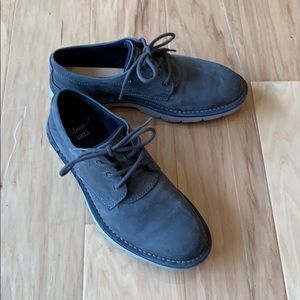 Like New Men’s Grey Suede Clarks